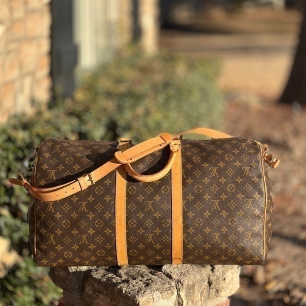 Pending sale AUTHENTIC Keepall Bandoulière 55. Monogram canvas.